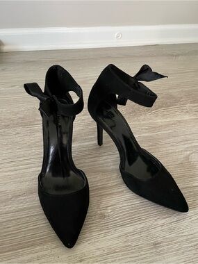 Forever 21 black heel with bow tie